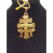 VARIOS ORIGENES DEL MUNDO | Amuleto Cruz de Caravaca c/ Cristo Tumbaga Dorada 3.5 cm
