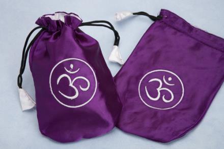 BOLSAS PARA TAROT | BOLSA TAROT RASO OM MORADO Y BLANCO 20X15 CM. BOLSAS PARA TAROT | BOLSA TAROT RASO OM MORADO Y BLANCO 20X15 CM.